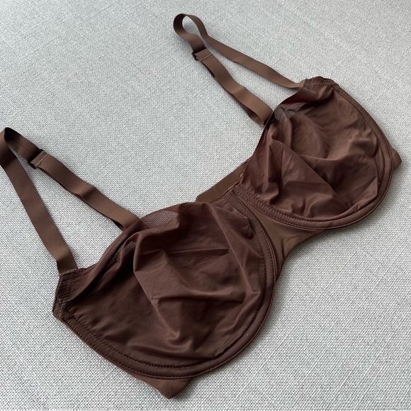 SKIMS No Show Unlined Balconette Bra - Picture 10 of 14
